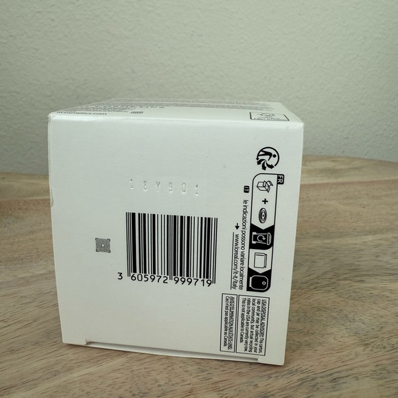 IT Cosmetics Confidence in a Cream with Silver Accents - Picture 6 of 11